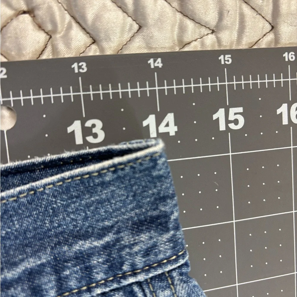 Levis reposhing this